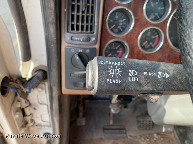 image for item DP8689 2009 Mack GU713  semi truck