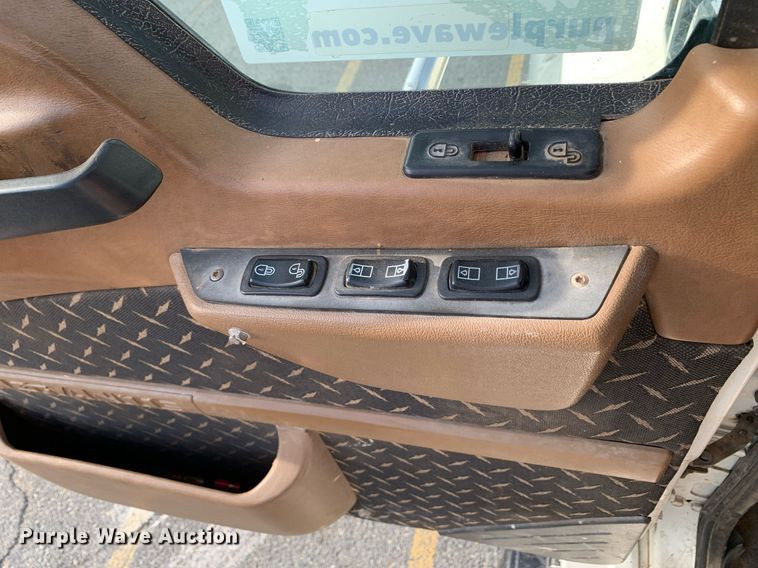 image for item DP8689 2009 Mack GU713  semi truck