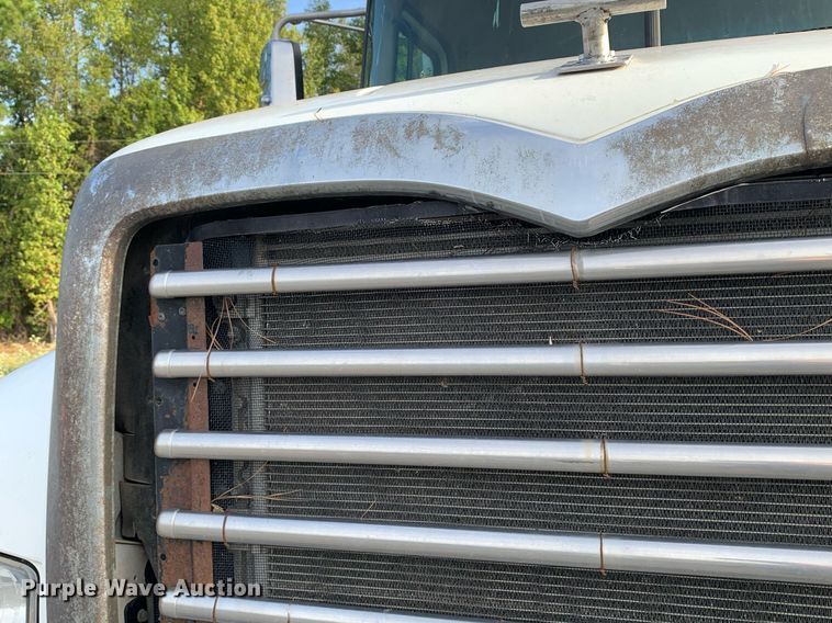 image for item DP8689 2009 Mack GU713  semi truck