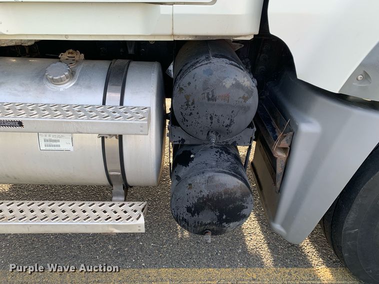 image for item DP8689 2009 Mack GU713  semi truck