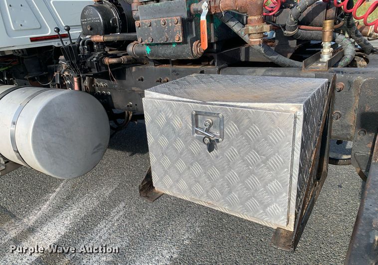 image for item DP8689 2009 Mack GU713  semi truck