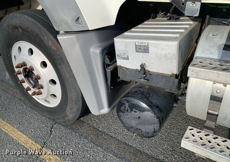 image for item DP8689 2009 Mack GU713  semi truck