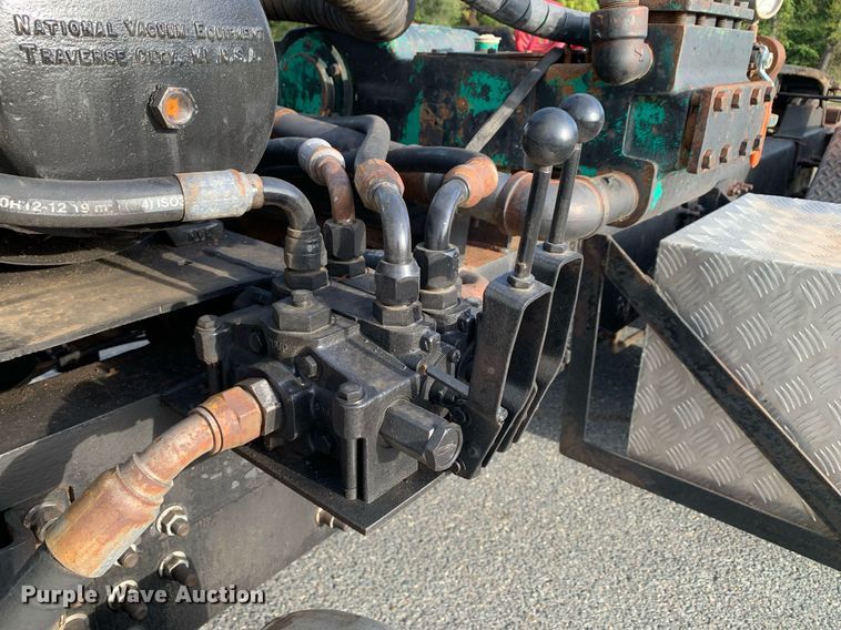 image for item DP8689 2009 Mack GU713  semi truck