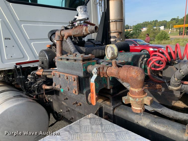 image for item DP8689 2009 Mack GU713  semi truck