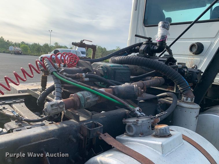 image for item DP8689 2009 Mack GU713  semi truck