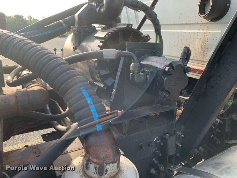 image for item DP8689 2009 Mack GU713  semi truck