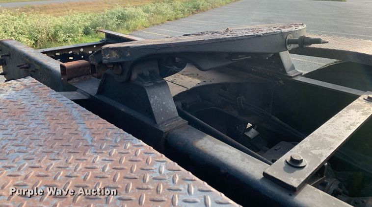 image for item DP8689 2009 Mack GU713  semi truck