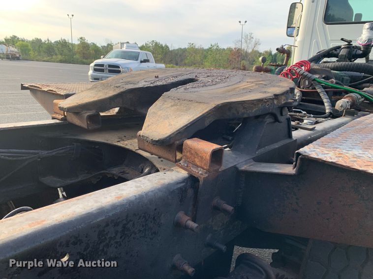 image for item DP8689 2009 Mack GU713  semi truck