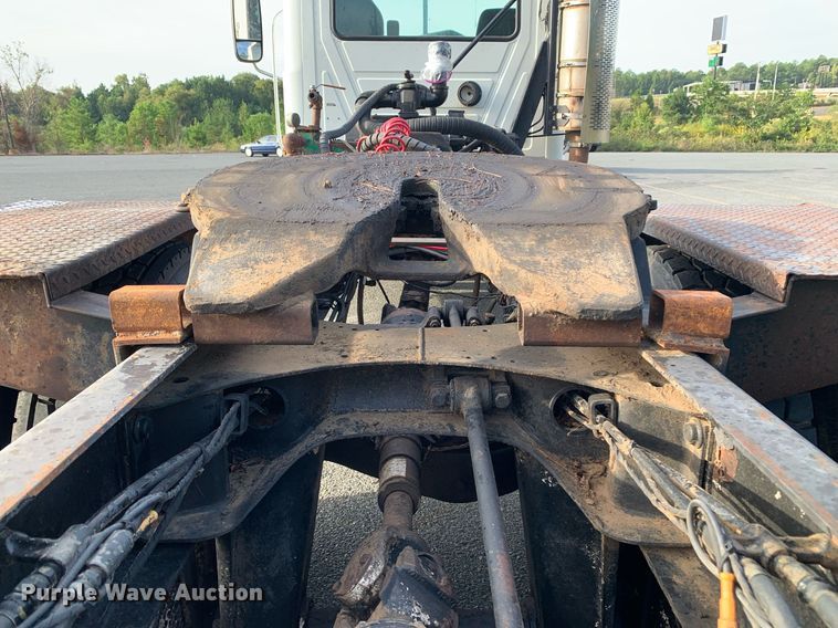 image for item DP8689 2009 Mack GU713  semi truck