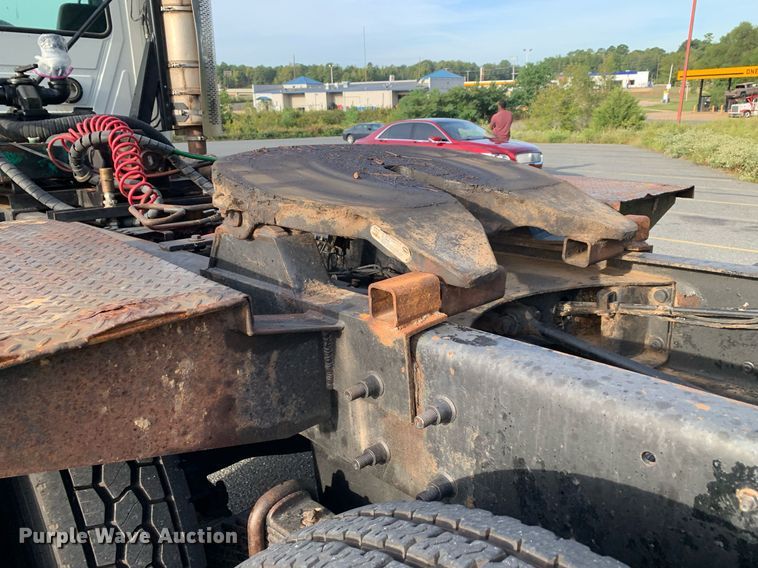 image for item DP8689 2009 Mack GU713  semi truck