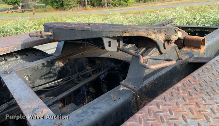 image for item DP8689 2009 Mack GU713  semi truck