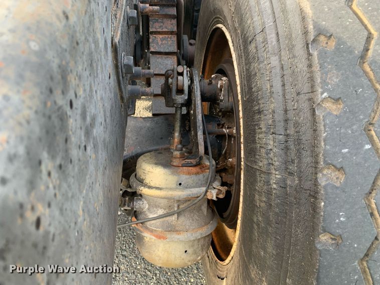 image for item DP8689 2009 Mack GU713  semi truck