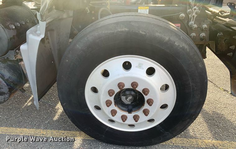 image for item DP8689 2009 Mack GU713  semi truck