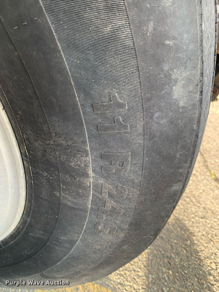 image for item DP8689 2009 Mack GU713  semi truck