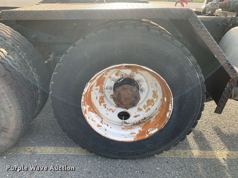 image for item DP8689 2009 Mack GU713  semi truck