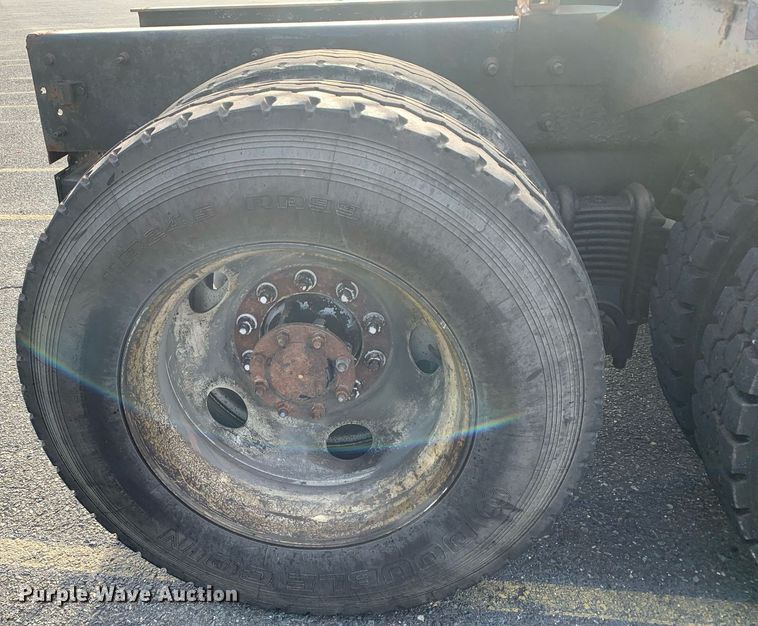 image for item DP8689 2009 Mack GU713  semi truck