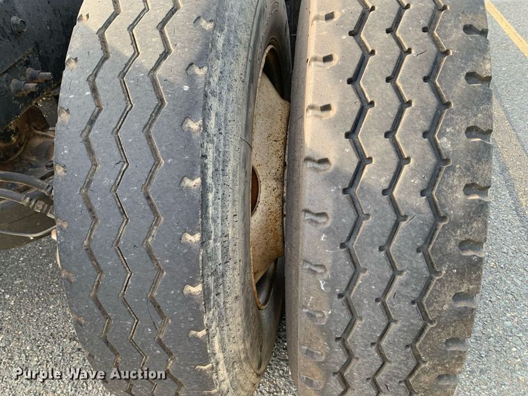 image for item DP8689 2009 Mack GU713  semi truck