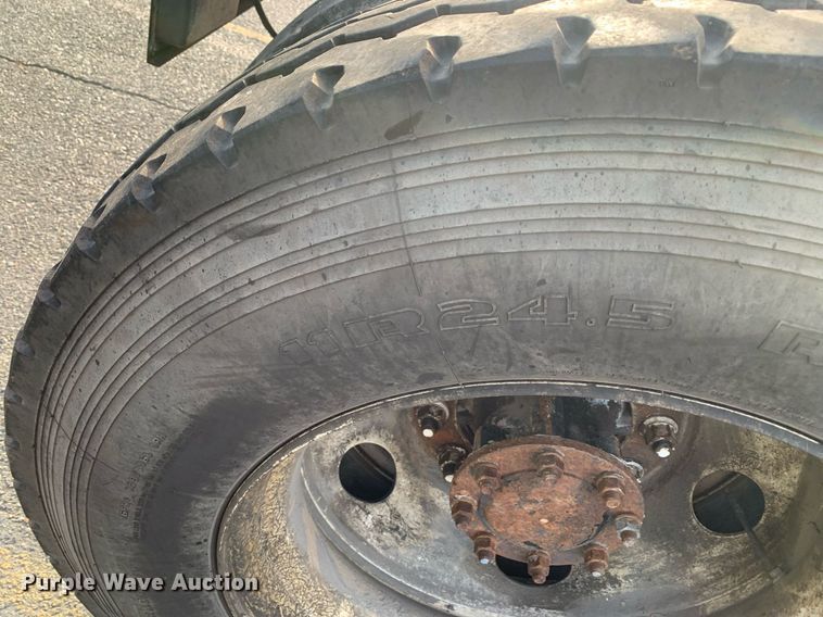 image for item DP8689 2009 Mack GU713  semi truck