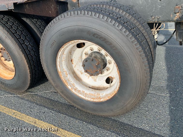 image for item DP8689 2009 Mack GU713  semi truck