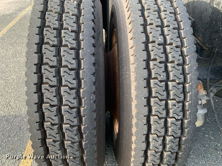 image for item DP8689 2009 Mack GU713  semi truck