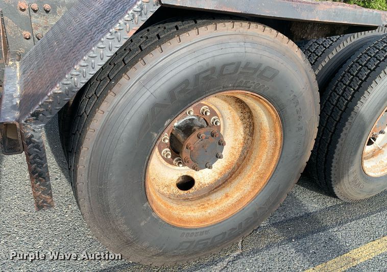 image for item DP8689 2009 Mack GU713  semi truck