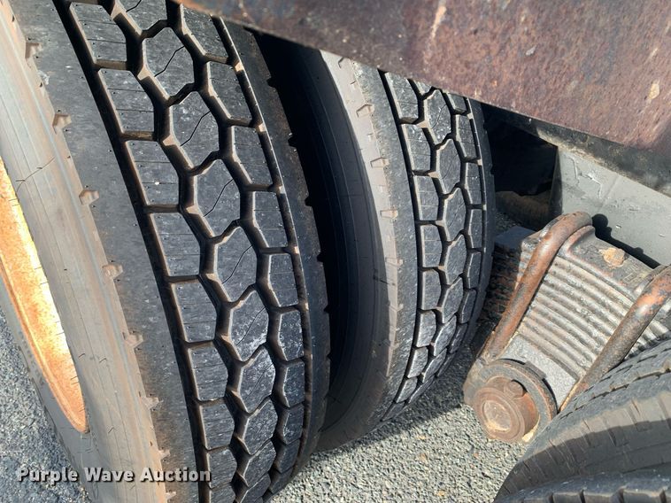 image for item DP8689 2009 Mack GU713  semi truck