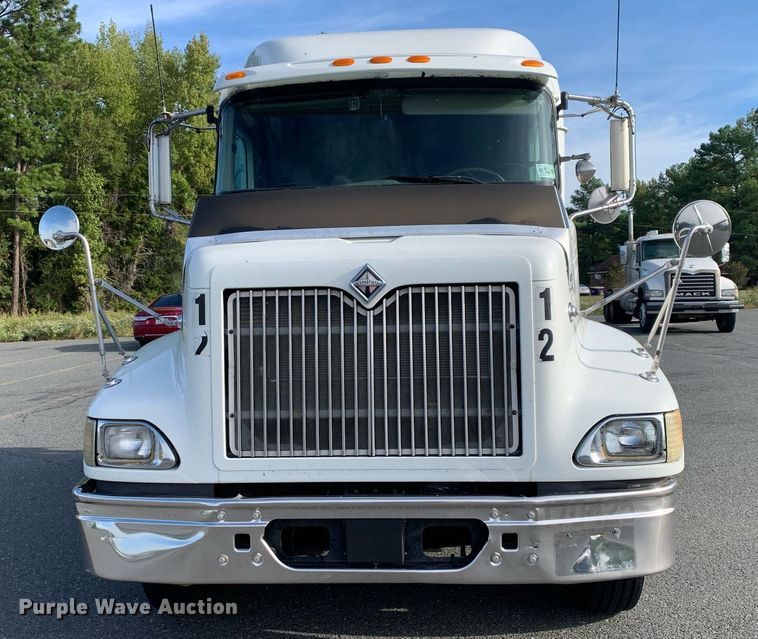 image for item DP8690 2007 International 9200i  semi truck