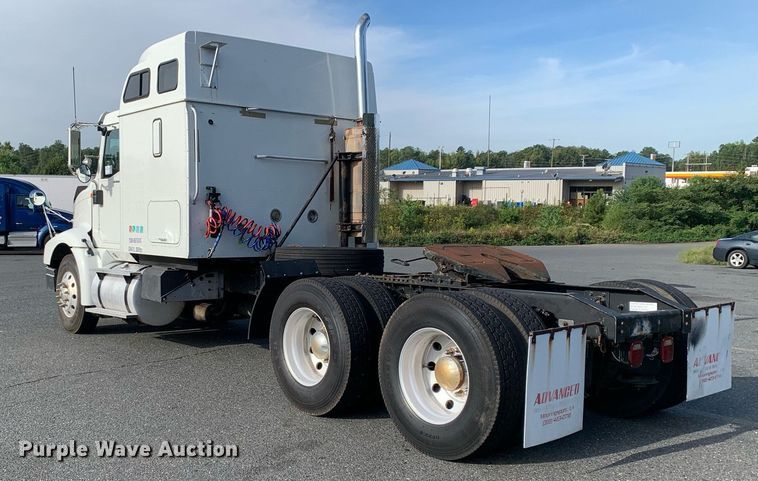 image for item DP8690 2007 International 9200i  semi truck