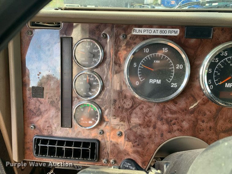 image for item DP8690 2007 International 9200i  semi truck