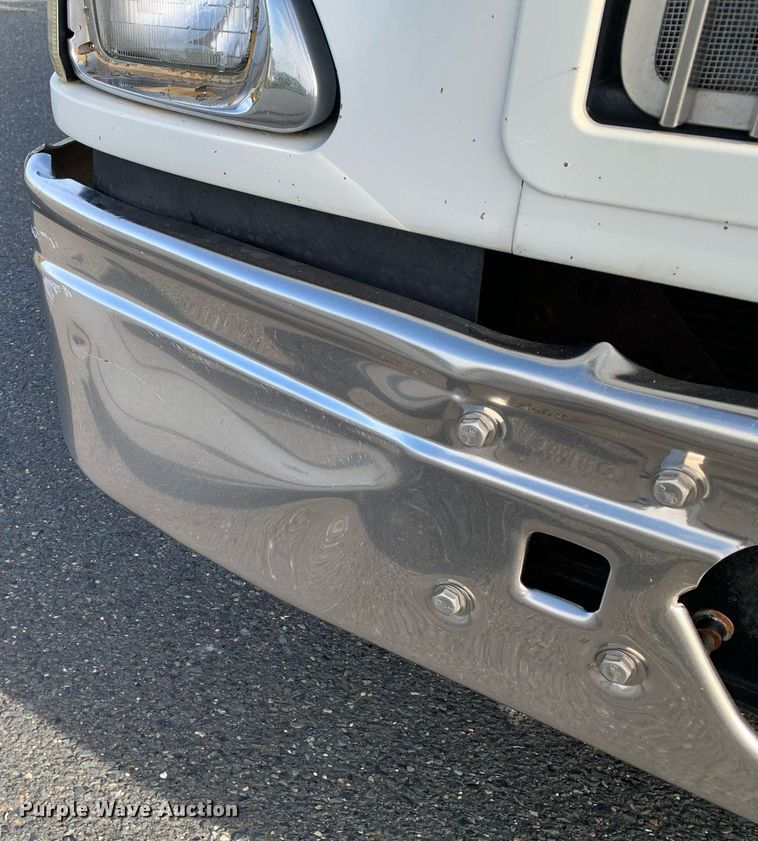 image for item DP8690 2007 International 9200i  semi truck