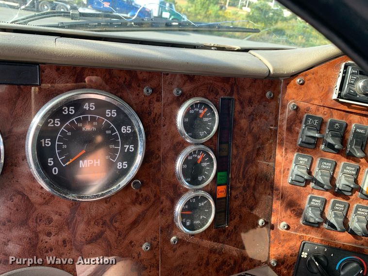 image for item DP8690 2007 International 9200i  semi truck