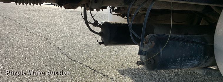 image for item DP8690 2007 International 9200i  semi truck