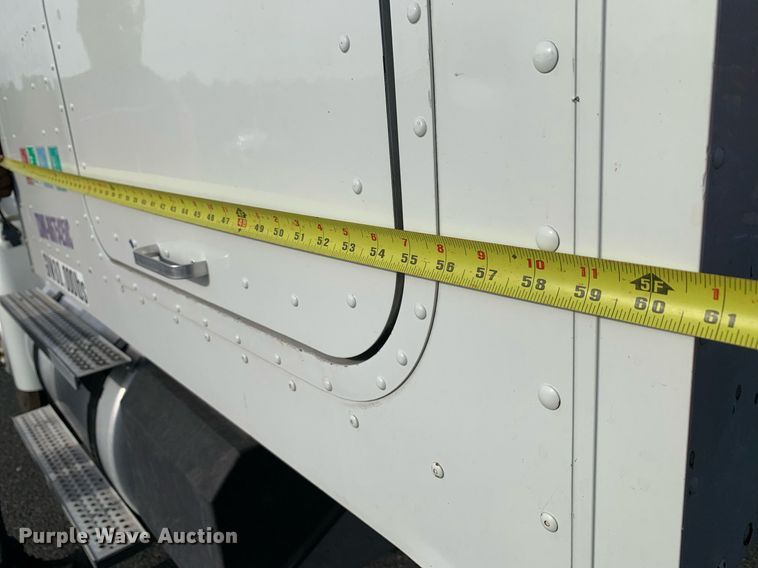 image for item DP8690 2007 International 9200i  semi truck