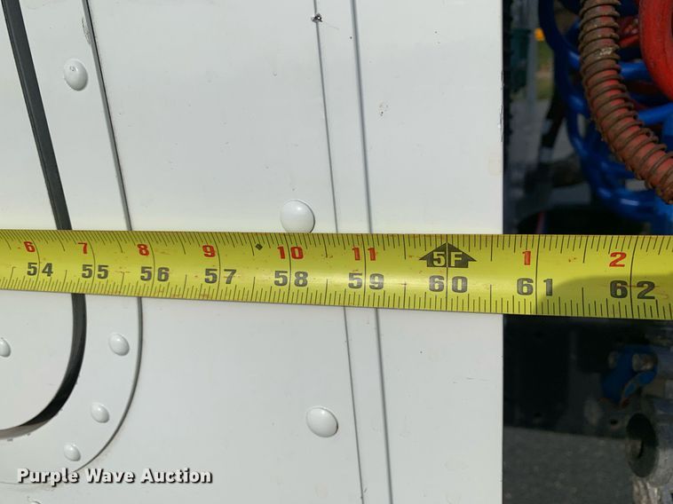 image for item DP8690 2007 International 9200i  semi truck