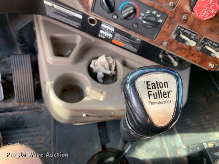 image for item DP8690 2007 International 9200i  semi truck