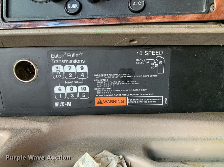 image for item DP8690 2007 International 9200i  semi truck