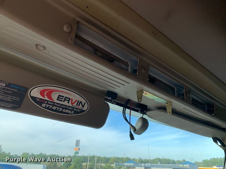 image for item DP8690 2007 International 9200i  semi truck