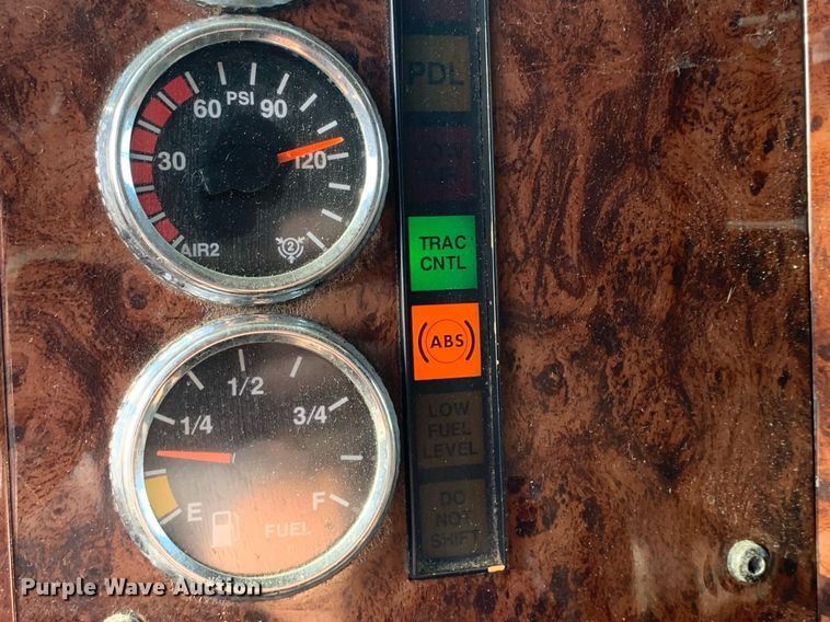 image for item DP8690 2007 International 9200i  semi truck