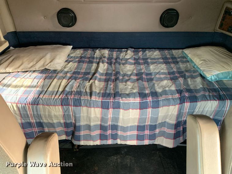 image for item DP8690 2007 International 9200i  semi truck