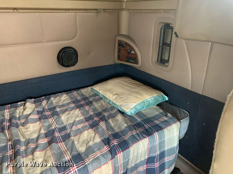 image for item DP8690 2007 International 9200i  semi truck