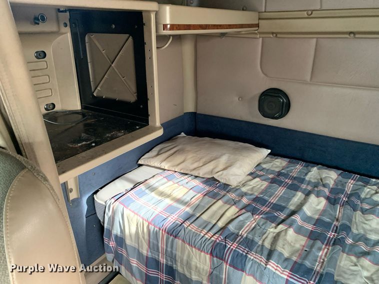 image for item DP8690 2007 International 9200i  semi truck