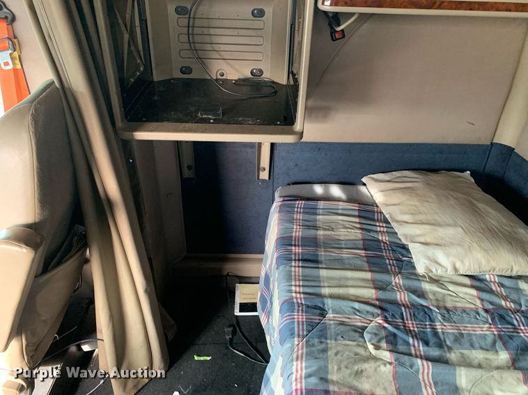 image for item DP8690 2007 International 9200i  semi truck