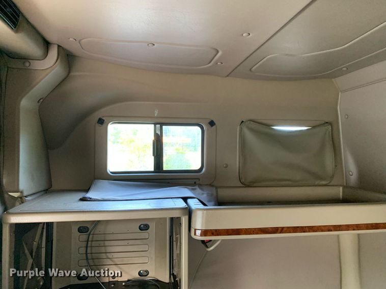 image for item DP8690 2007 International 9200i  semi truck