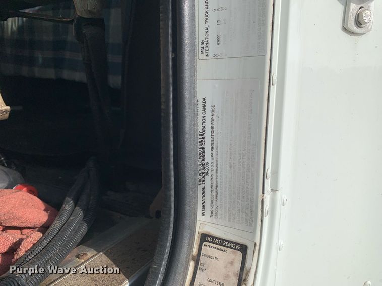 image for item DP8690 2007 International 9200i  semi truck