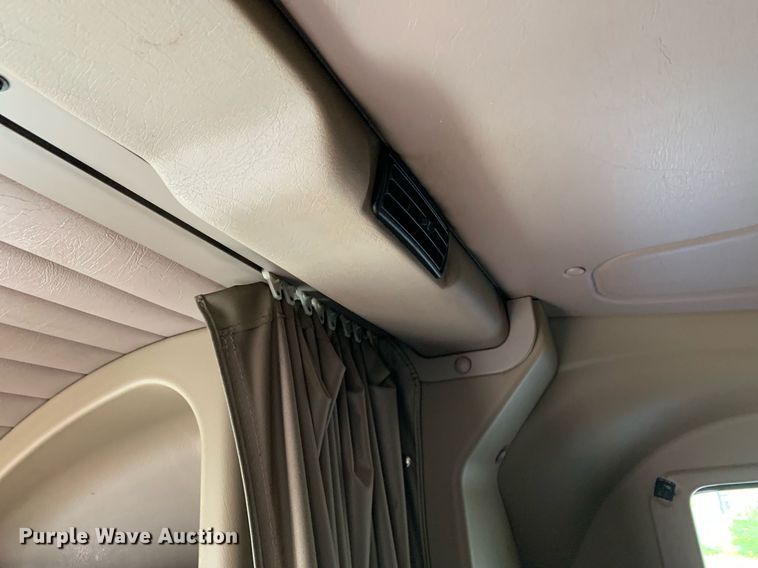 image for item DP8690 2007 International 9200i  semi truck