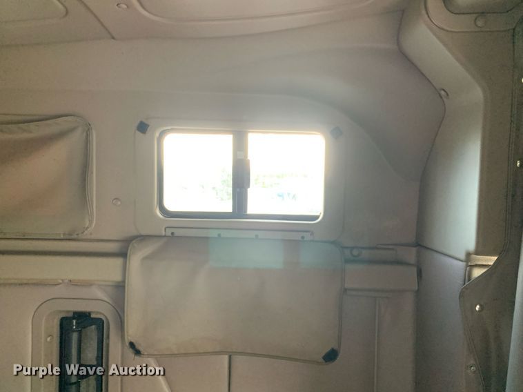 image for item DP8690 2007 International 9200i  semi truck