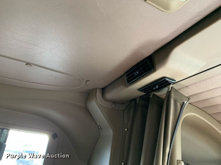 image for item DP8690 2007 International 9200i  semi truck