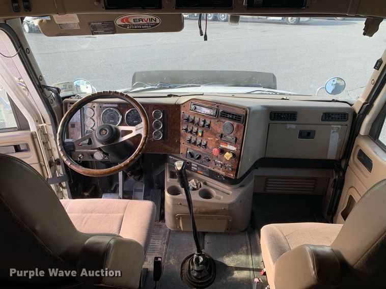 image for item DP8690 2007 International 9200i  semi truck