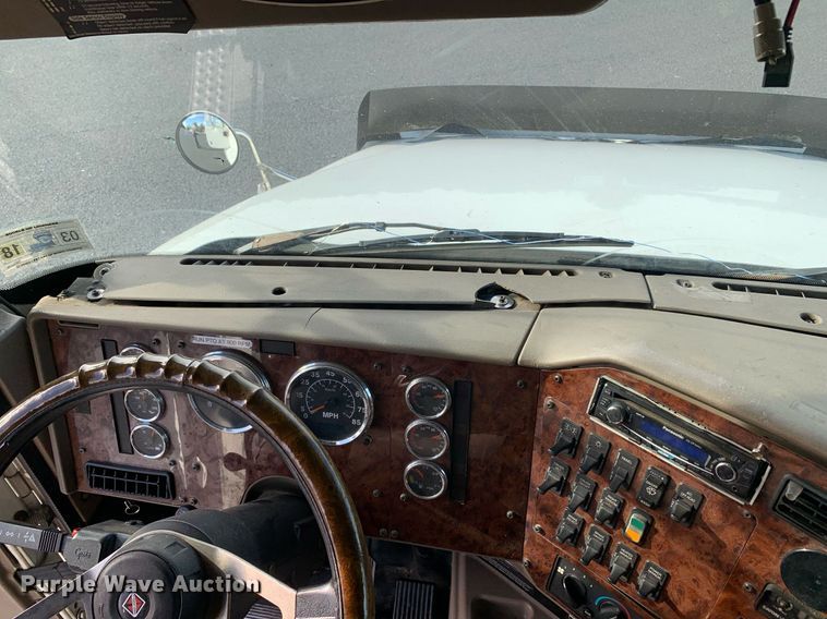 image for item DP8690 2007 International 9200i  semi truck