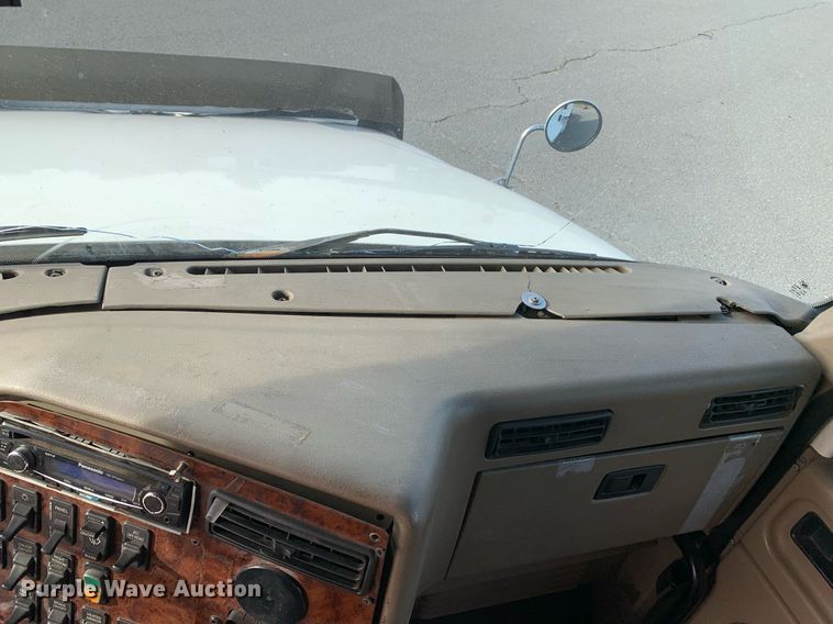 image for item DP8690 2007 International 9200i  semi truck